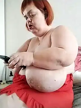 Snapshot of MIDGET-TITS chatting on 02.06.25 MIDGET-TITS online show from 02.06.25