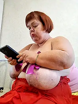 Snapshot of MIDGET-TITS chatting on 10.25.25 MIDGET-TITS online show from 10.25.25