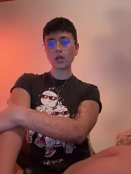 Ashley Chriss online show from 01.05.25