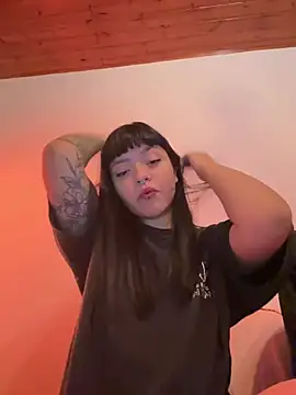 Ashley Chriss online show from 01.23.25