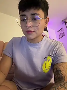 Ashley Chriss online show from 02.15.25