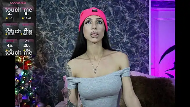 Snapshot of BrianaGolddenn chatting on 12.21.25 BrianaGolddenn online show from 12.21.25