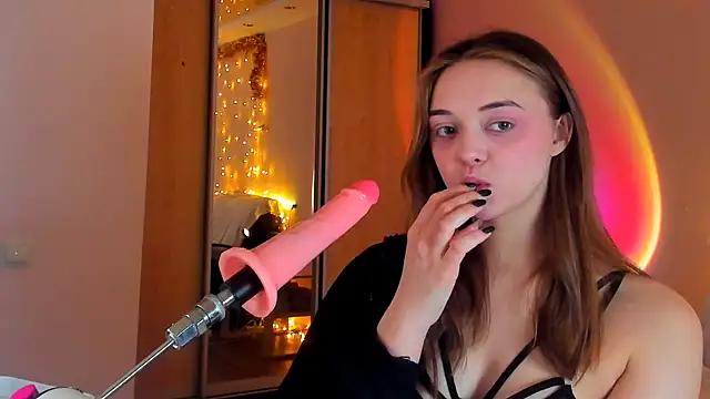 May Flower online show from 01.19.25