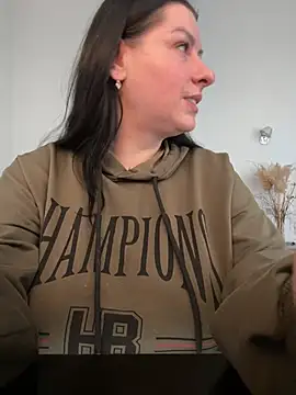 Evelinia online show from 03.20.25