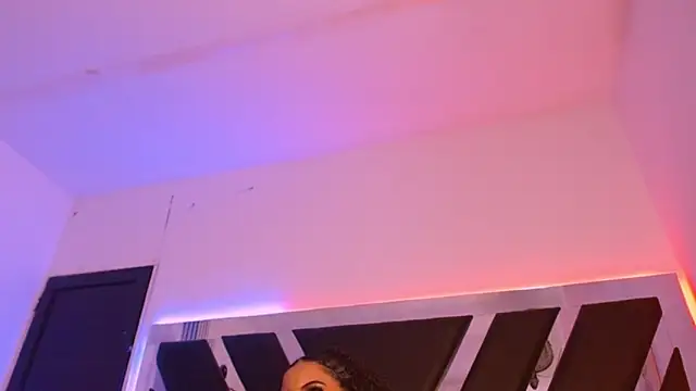 Snapshot of MelannyTylor chatting on 11.25.25 MelannyTylor online show from 11.25.25