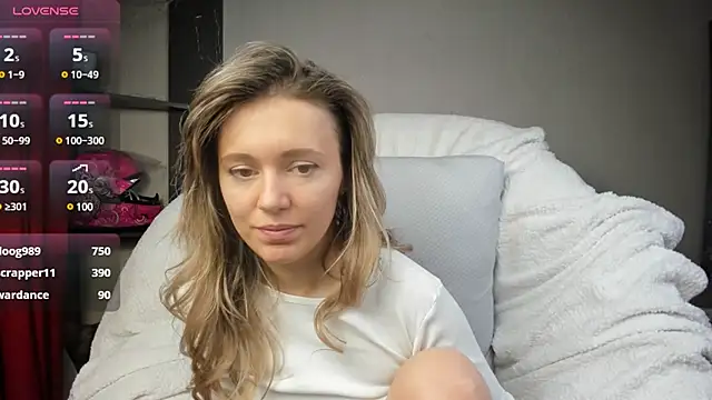 Snapshot of foxy_blond chatting on 01.31.25 foxy blond online show from 01.31.25