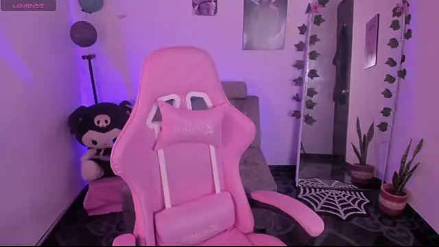 Snapshot of cami_mila9 chatting on 10.15.25 cami mila9 online show from 10.15.25