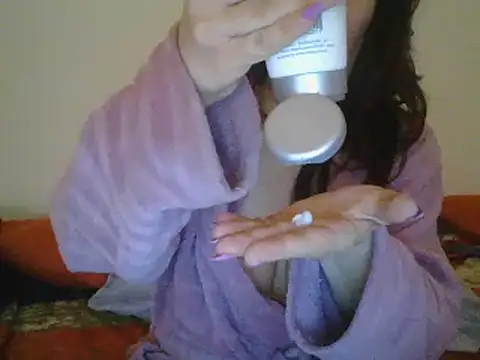 Snapshot of hairygirl80 chatting on 12.06.24 hairygirl80 online show from 12.06.24