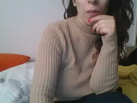 Snapshot of hairygirl80 chatting on 12.12.24 hairygirl80 online show from 12.12.24