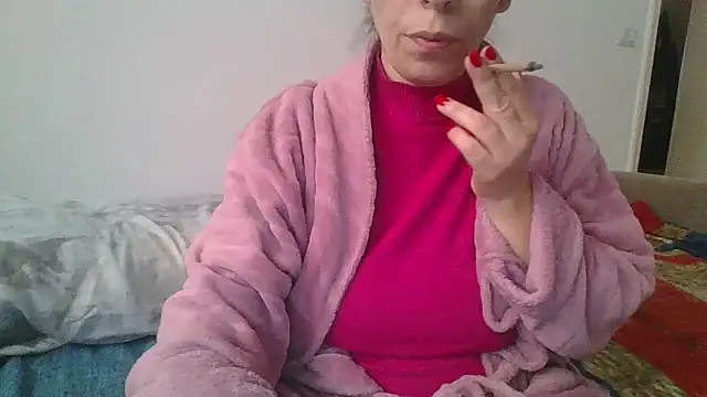 Snapshot of hairygirl80 chatting on 12.18.24 hairygirl80 online show from 12.18.24