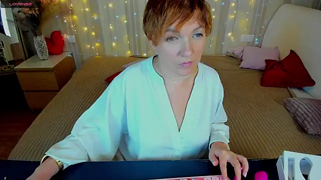 Katherine Fox online show from 01.11.25