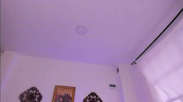 Snapshot of VeronicaGilss chatting on 10.08.25 VeronicaGilss online show from 10.08.25