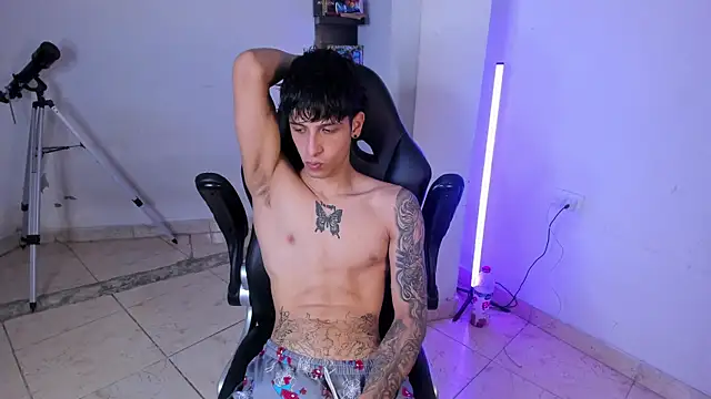 Snapshot of Snakebutterfly chatting on 01.07.26 Snakebutterfly online show from 01.07.26