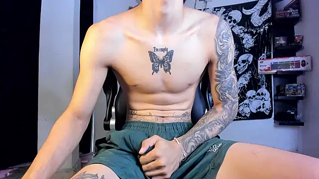Snapshot of Snakebutterfly chatting on 03.04.26 Snakebutterfly online show from 03.04.26