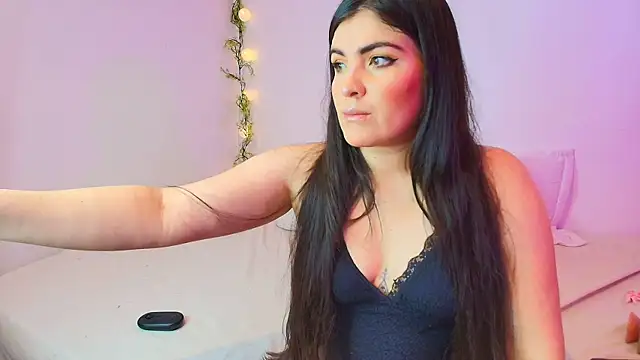 Snapshot of Amara_vega chatting on 04.21.26 Amara vega online show from 04.21.26