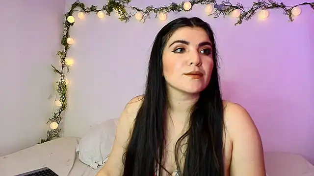 Snapshot of Amara_vega chatting on 04.24.26 Amara vega online show from 04.24.26