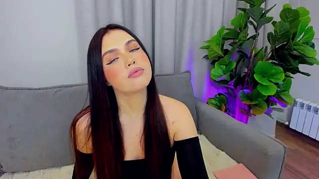 Snapshot of sexyangeloux chatting on 04.10.26 sexyangeloux online show from 04.10.26