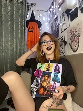 MoonAgnes online show from 03.04.26