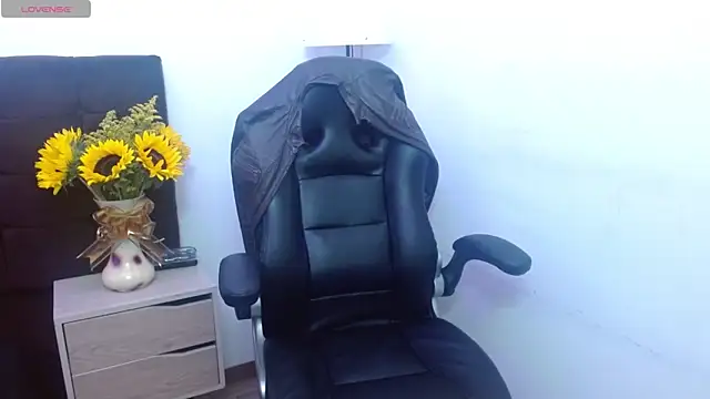 AlexandraJones  online show from 10.27.25