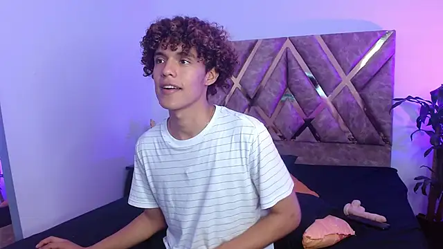 Snapshot of nickolas_moon chatting on 02.02.25 nickolas moon online show from 02.02.25