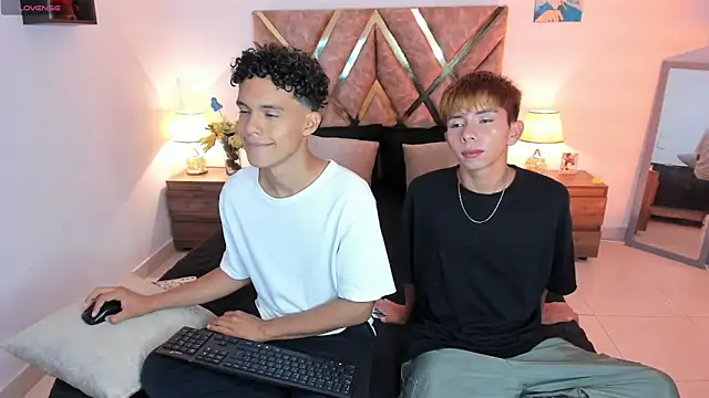 Snapshot of nickolas_moon chatting on 11.14.25 nickolas moon online show from 11.14.25