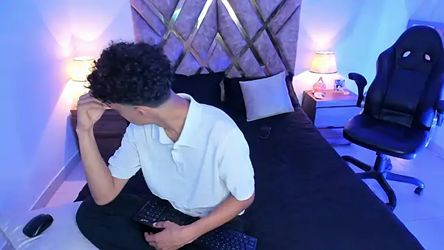 Snapshot of nickolas_moon chatting on 11.16.25 nickolas moon online show from 11.16.25