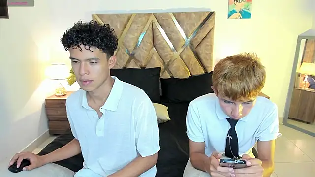 Snapshot of nickolas_moon chatting on 12.01.25 nickolas moon online show from 12.01.25