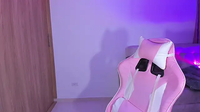 Snapshot of annika_taylor chatting on 03.07.25 annika taylor online show from 03.07.25