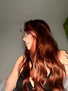 Snapshot of NatyOlson chatting on 11.15.25 NatyOlson online show from 11.15.25