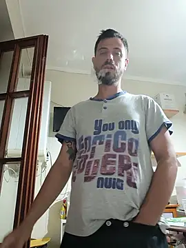 Snapshot of Frescon90 chatting on 09.16.25 Frescon90 online show from 09.16.25