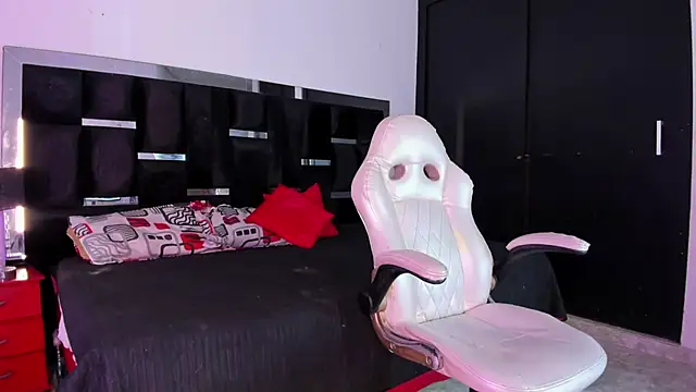 Tasha Sant online show from 11.05.25