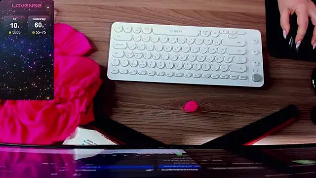 Snapshot of candy_queeen chatting on 01.06.25 candy queeen online show from 01.06.25