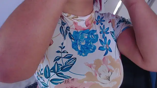 Snapshot of Amara_Red chatting on 07.18.26 Amara Red online show from 07.18.26