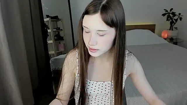 Stella Sunny online show from 07.08.26