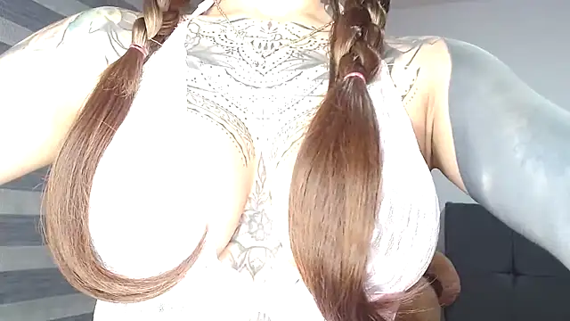 Snapshot of EmiliMontero chatting on 02.22.26 EmiliMontero online show from 02.22.26