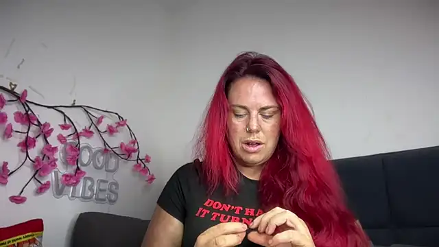 Snapshot of redxxxvixen chatting on 05.19.26 redxxxvixen online show from 05.19.26