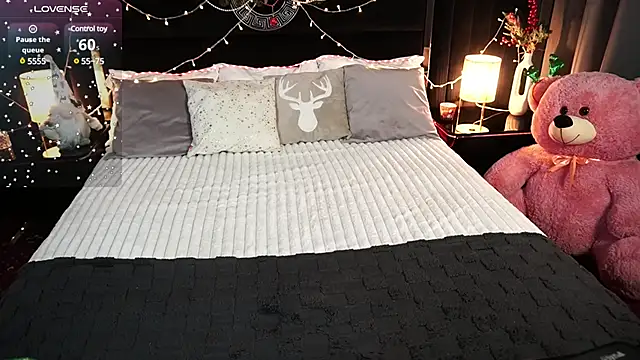 KitnissKiss online show from 01.04.25