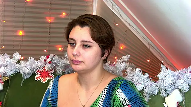 Snapshot of MaryMurray chatting on 12.26.24 MaryMurray online show from 12.26.24