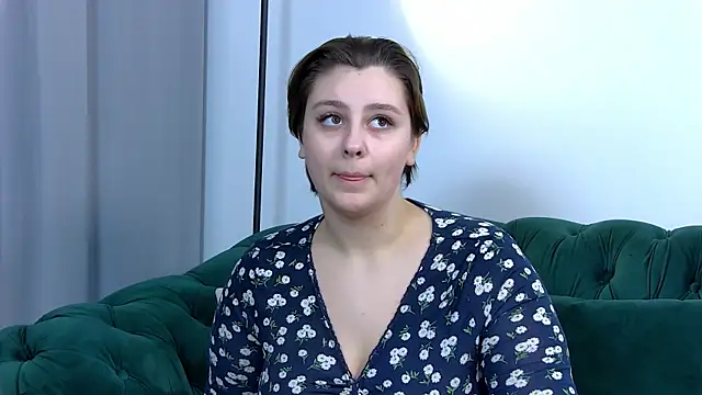 Snapshot of MaryMurray chatting on 02.09.25 MaryMurray online show from 02.09.25