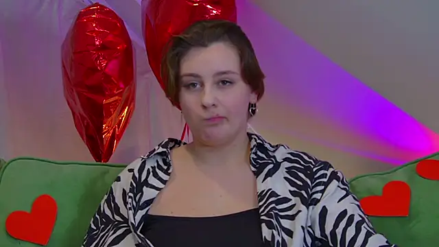 Snapshot of MaryMurray chatting on 02.24.25 MaryMurray online show from 02.24.25