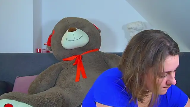 Snapshot of MaryMurray chatting on 10.05.25 MaryMurray online show from 10.05.25