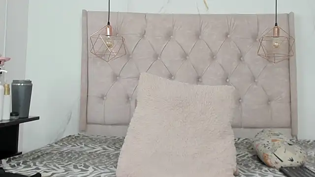 Snapshot of zamira_44 chatting on 09.26.25 zamira 44 online show from 09.26.25