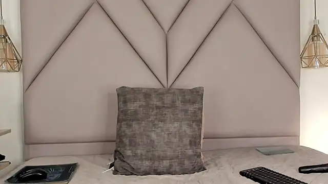 Snapshot of zamira_44 chatting on 10.28.25 zamira 44 online show from 10.28.25