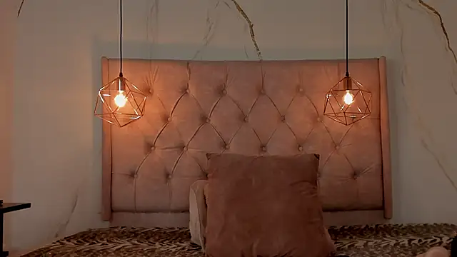 Snapshot of zamira_44 chatting on 12.15.25 zamira 44 online show from 12.15.25