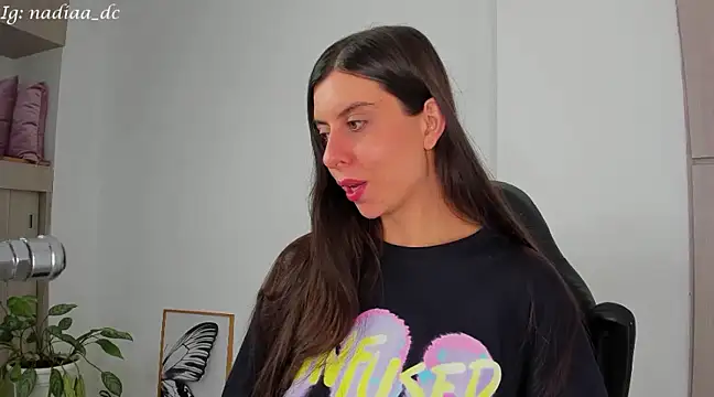Nadiaa  online show from 02.15.25