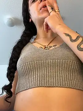 Snapshot of exoticmisfitt chatting on 02.12.26 exoticmisfitt online show from 02.12.26