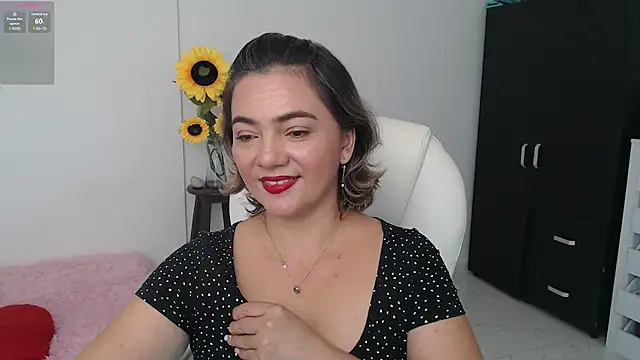 Snapshot of Ghada_milf chatting on 12.18.24 Ghada milf online show from 12.18.24