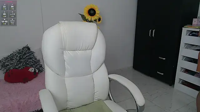 Snapshot of Ghada_milf chatting on 12.23.24 Ghada milf online show from 12.23.24