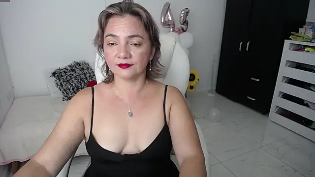 Snapshot of Ghada_milf chatting on 01.18.25 Ghada milf online show from 01.18.25