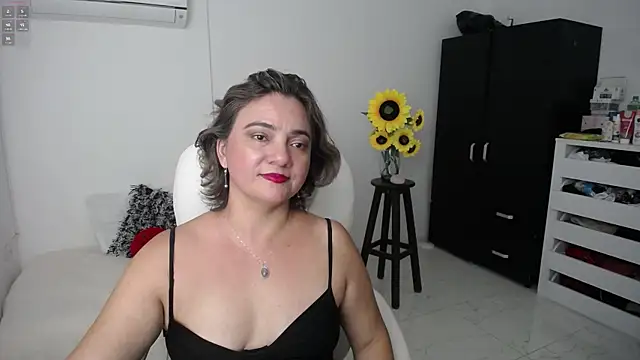 Snapshot of Ghada_milf chatting on 03.07.25 Ghada milf online show from 03.07.25